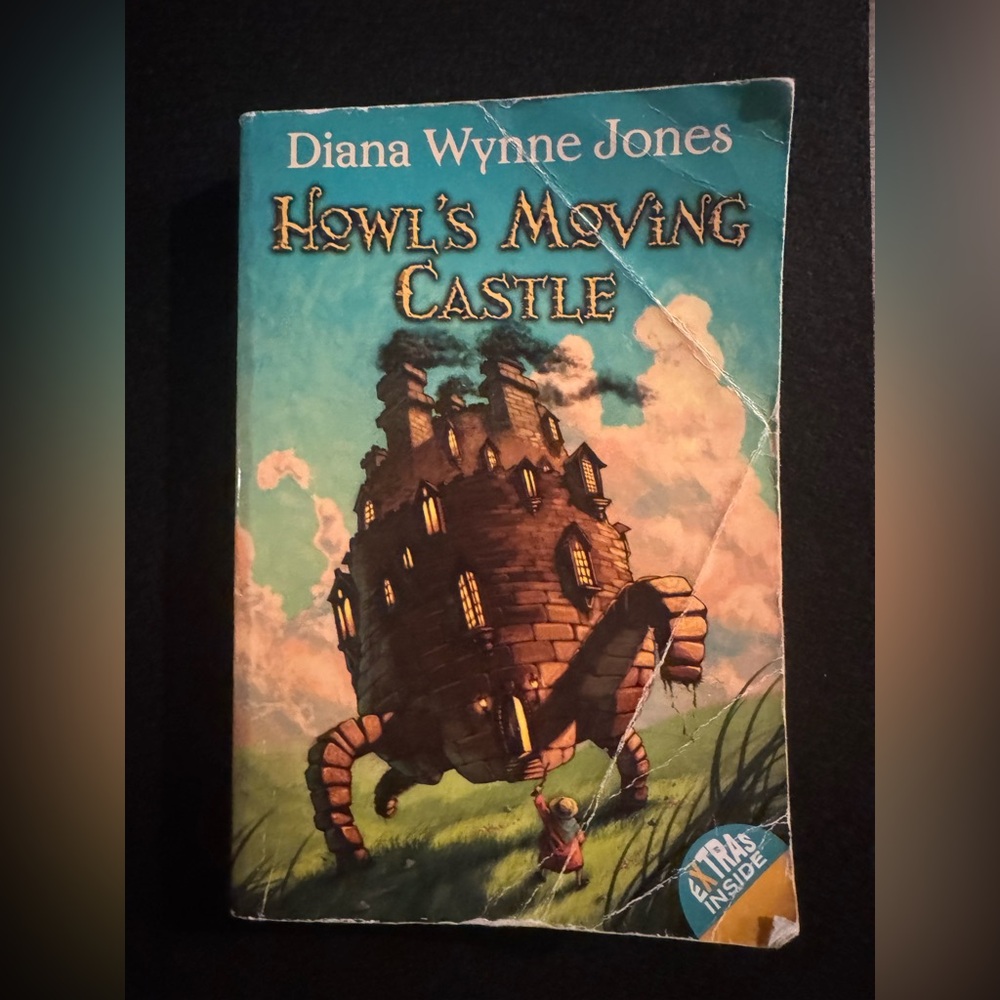 Howl's Moving Castle Book - Picture 2 of 5
